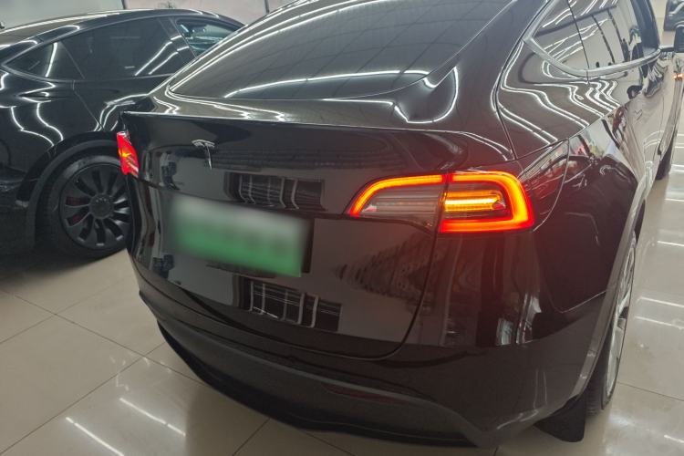 Used Tesla Model Y 2023 Long-Range All-Wheel-Drive Version
