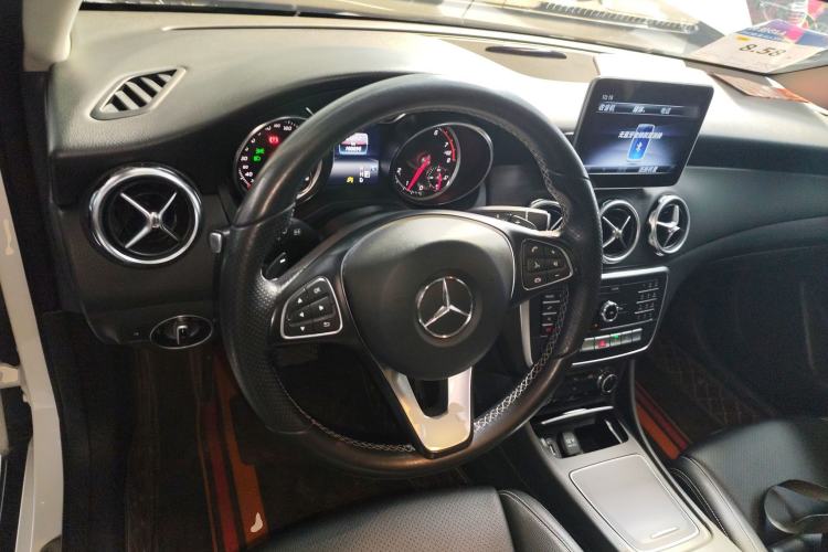 Used Mercedes-Benz GLA 2018 GLA 200 Sport Edition Steering Wheel