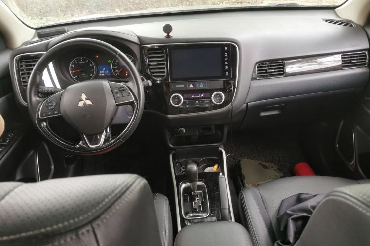 Used Mitsubishi Outlander 2018 2.0L Two-Wheel Drive Glory Edition 5 Seats