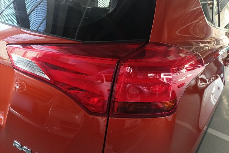 Used Toyota RAV4 2015 2.0L CVT Two-Wheel Drive Fashion Edition