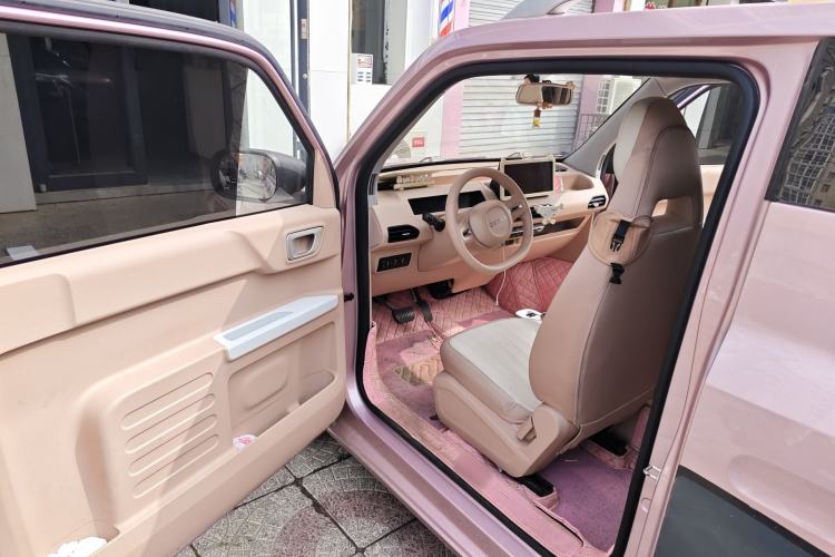 Used Geely Galaxy Panda 2024 Panda Mini 200km Dragon Edition Driver Seat