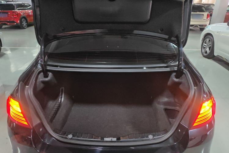 Used BMW 5 Series 2014 520Li Elegant Model
