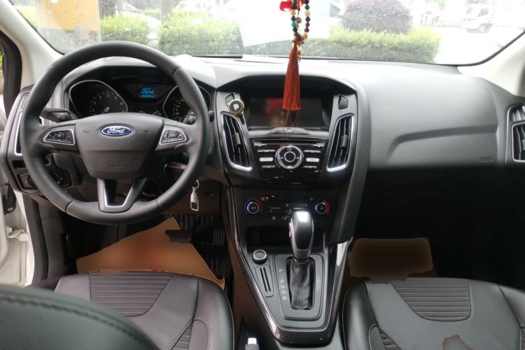 Used Ford Focus 2017 Sedan 1.6L Automatic Fashion Edition Smart Drive Version Center Console