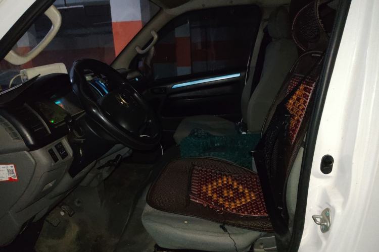 Used Farizon Xingxiang E6 2020 Van Model Low Roof 1365kg Payload Capacity Equipped with High-Capacity CATL Battery
