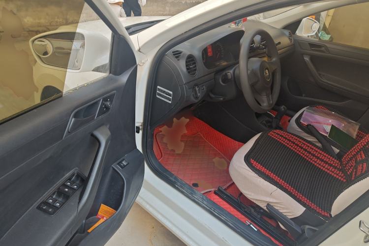 Used Volkswagen Jetta 2015 Value Edition 1.6L Manual Fashionable Style Driver Seat