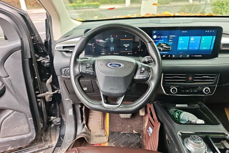 Used Ford Edge 2021 PLUS EcoBoost 245 Two-Wheel-Drive Platinum Edition 5 Seats Steering Wheel