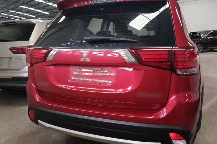 Used Mitsubishi Outlander 2016 2.0L Two-Wheel Drive Fashion Edition 5 Seats
