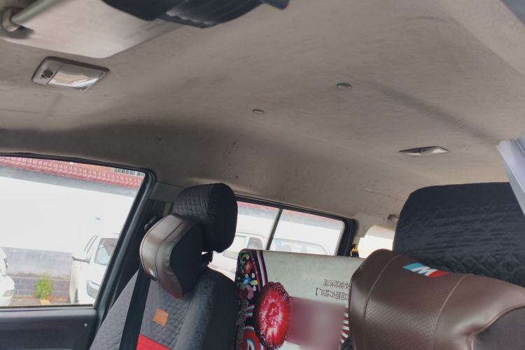 Used FORTHING Lingzhi 2015 V3 1.5L 5-Seater Special Offer Model Headliner