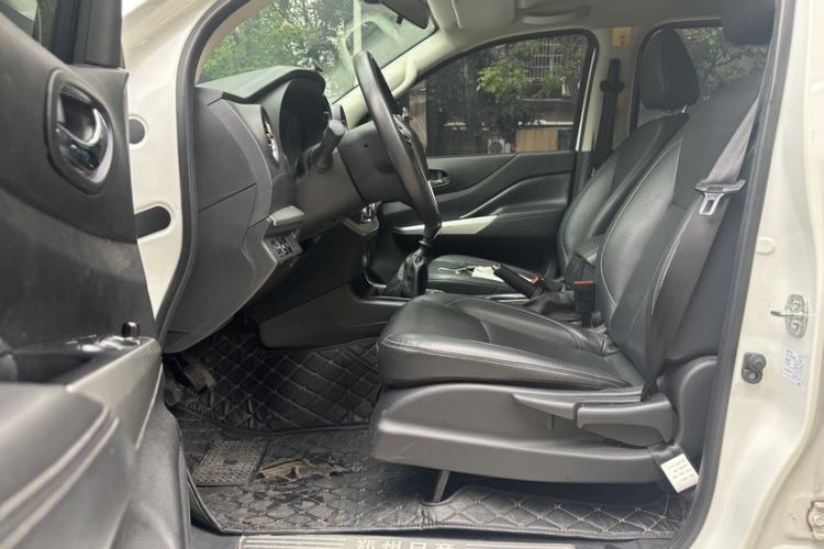 Used Dongfeng Palazzo 2021 1.8T Manual 4x4 Elite Edition Interior 4