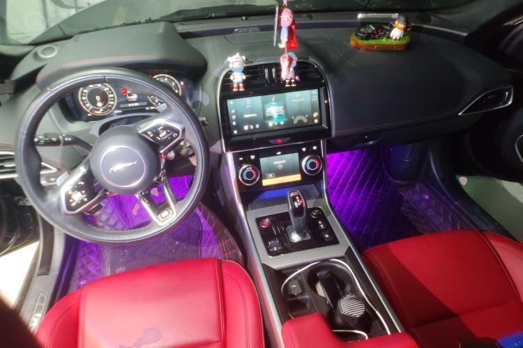 Used Jaguar XEL 2023 2.0T 250 PS R-DYNAMIC S Advanced Sport Edition Center Console