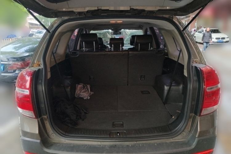 Used Chevrolet Captiva 2015 2.4L 4x4 Flagship Edition 7-Seater