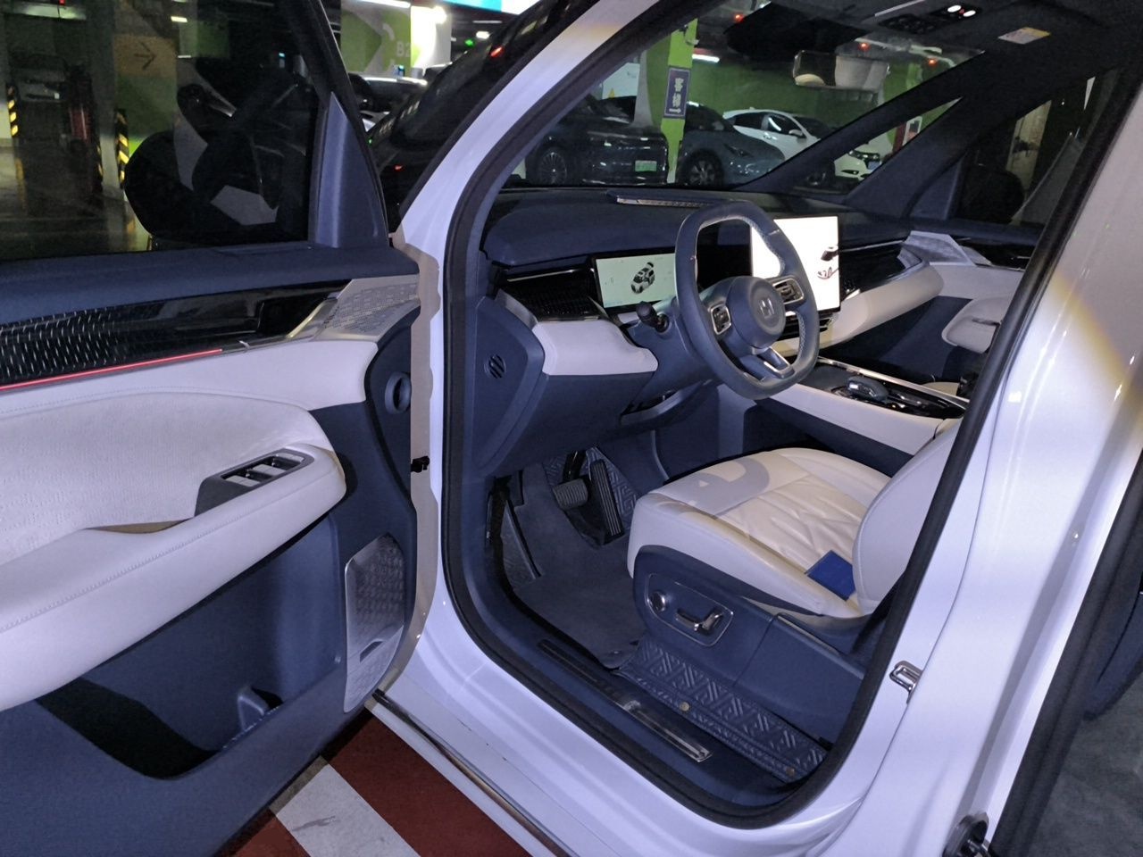 Zeekr 009 2024 7-Seater Aisle Version 108 kWh — снимка 16