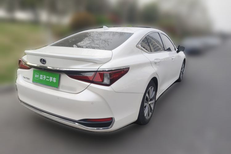 Used Lexus ES 2021 300h Excellence Edition
