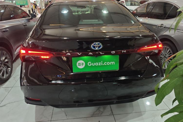 Used Toyota Avalon 2019 Dual-Engine 2.5L Luxury Edition China VI Standard