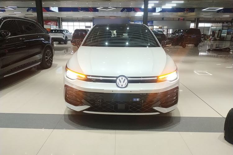 Used Volkswagen Golf 2025 300TSI R-Line Front