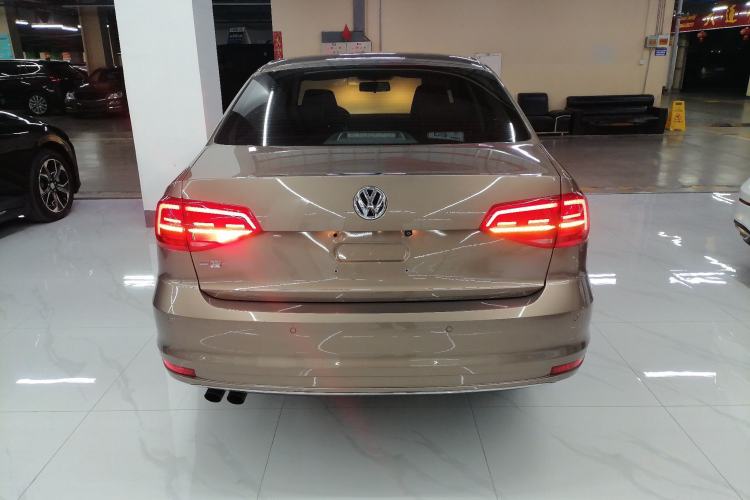 Used Volkswagen Sagitar 2017 230TSI Automatic Comfort Version
