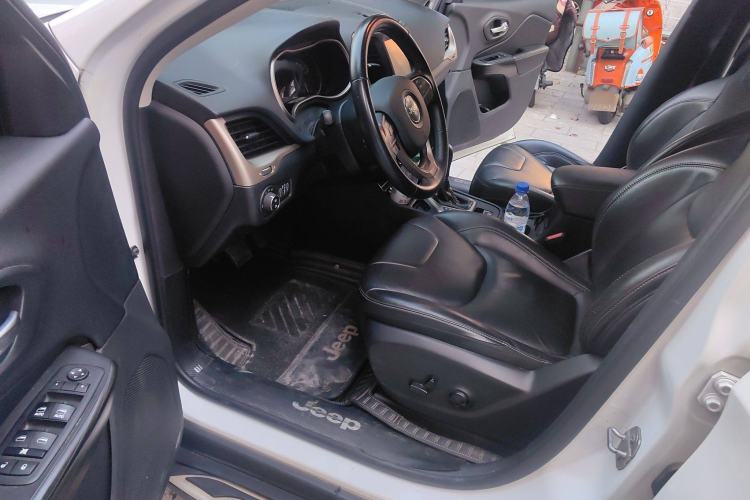 Used Jeep Cherokee 2017 2.0L Superior Edition