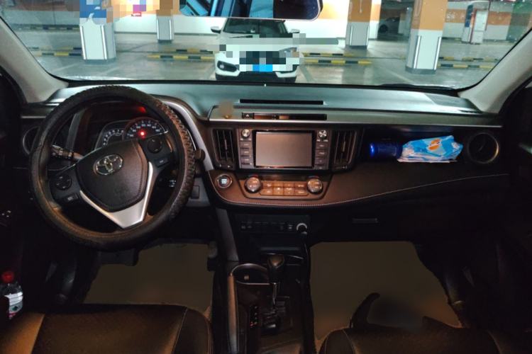 Used Toyota RAV4 2016 2.0L CVT Two-Wheel Drive Fashion Edition China V Standard Center Console