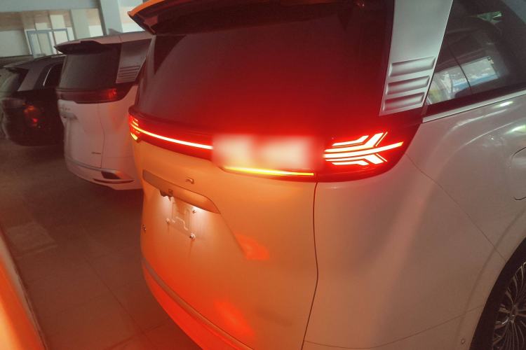 Used Denza D9 2022 DM-i 970 Four-Wheel Drive Flagship Model