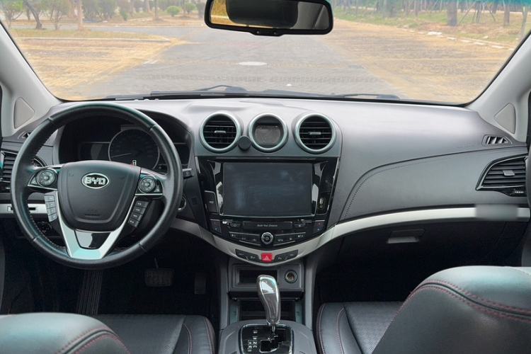 Used BYD S7 2015 2.0T Automatic Prestige Model
