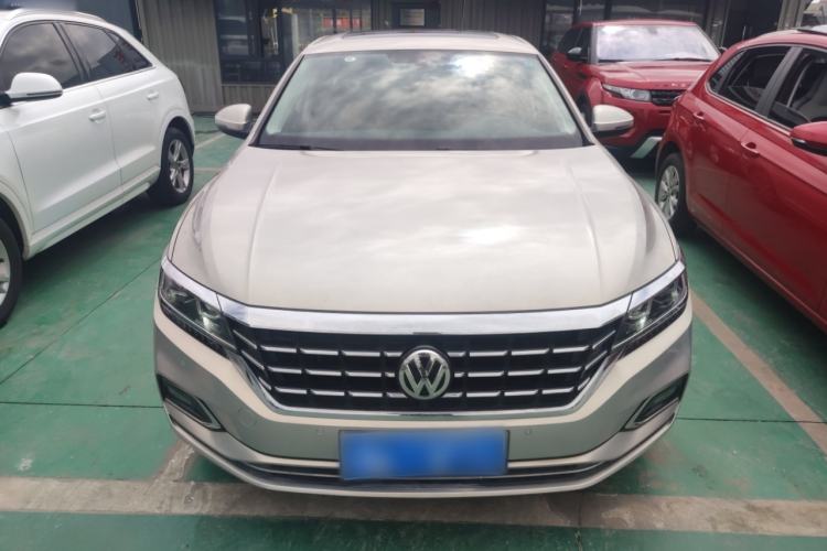 Used Volkswagen Passat 2019 330TSI Luxury Edition China VI Standard
