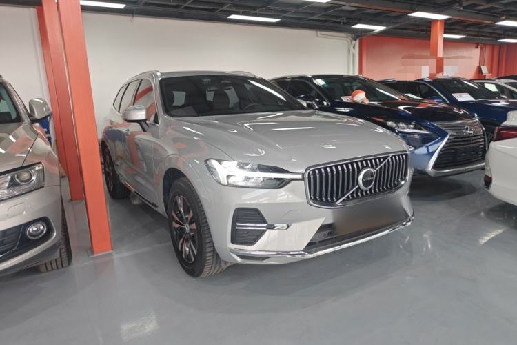 Used Volvo XC60 2023 B5 4x4 Smart Luxury Edition Front Right 45 Deg