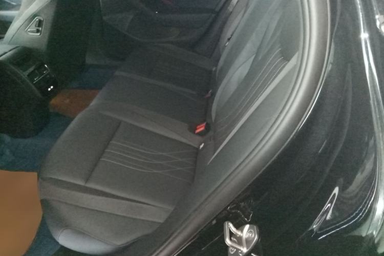 Used Volkswagen Magotan 2024 300TSI DSG Prestige Edition—A Real Eye-Catcher
