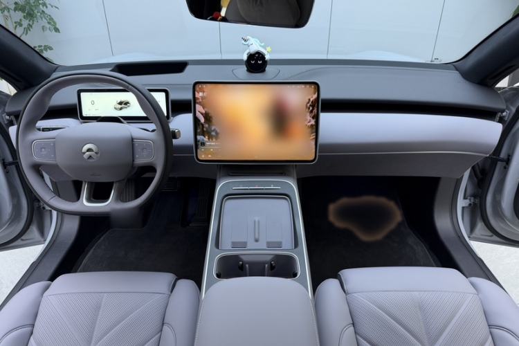 Used Nio ET5T 2025 75 kWh Touring Interior 4