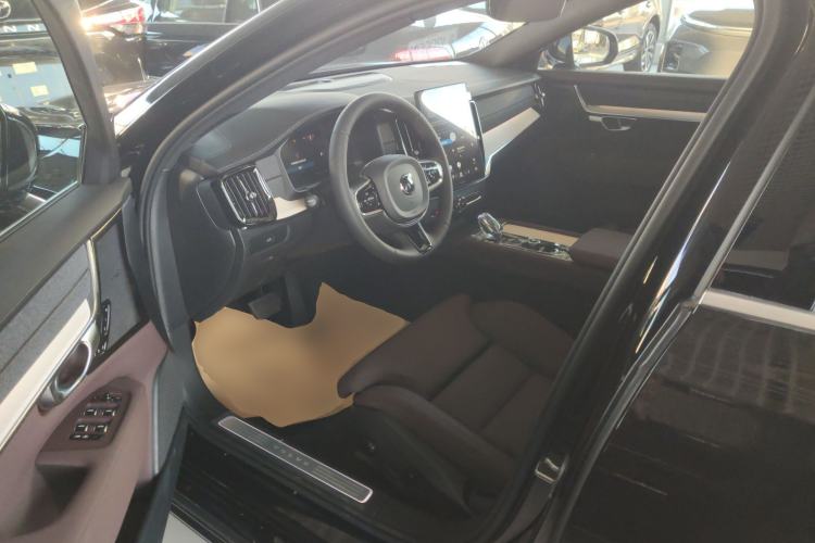 Used Volvo S90 2026 B5 Zhiyuan Luxury Edition
