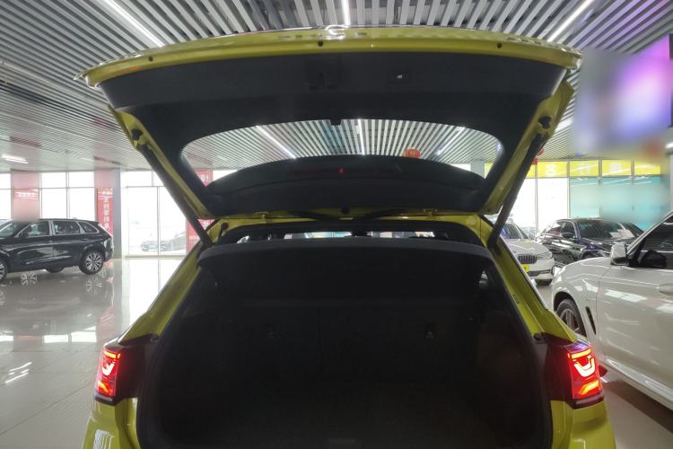 Used Volkswagen T-ROC 2023 300TSI DSG Two-Wheel Drive Starlight Edition Trunk