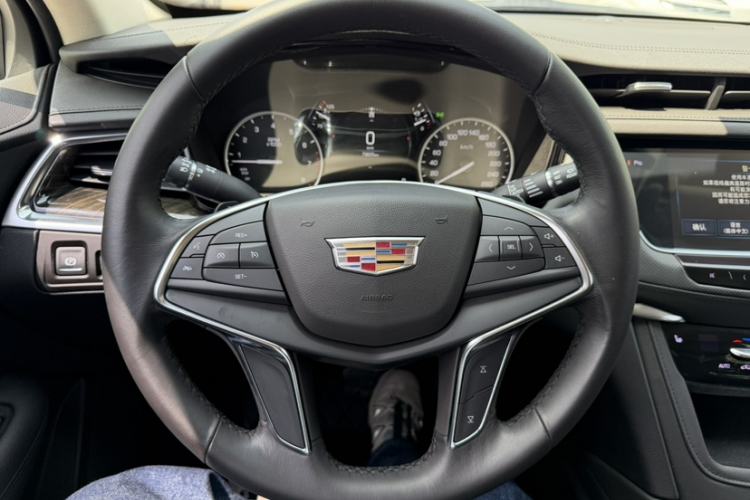 Used Cadillac XT5 2018 25T Luxury Model Interior 3