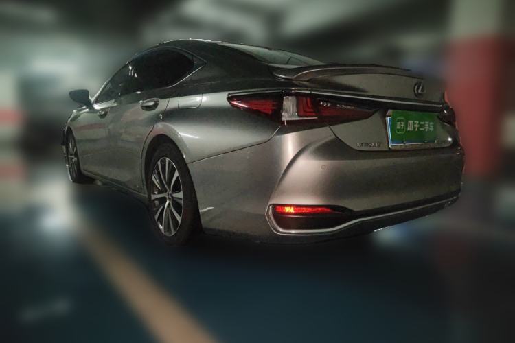 Used Lexus ES 2020 300h Premier Edition Rear Left 45 Deg
