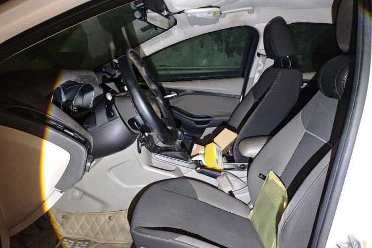 Used Ford Focus 2012 Sedan 1.6L Manual Comfort Model
