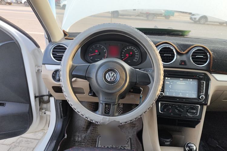 Used Volkswagen Jetta 2015 1.6L Manual Comfort Model Steering Wheel