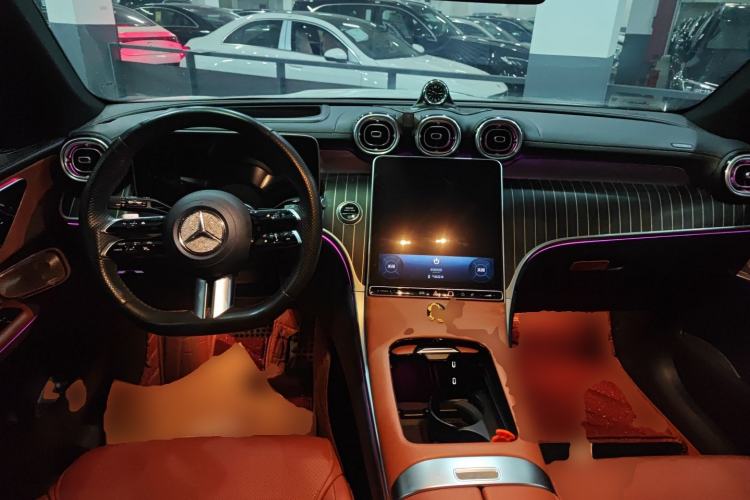 Used Mercedes-Benz GLC 2023 GLC 300 L 4MATIC Luxury 7-Seater Center Console