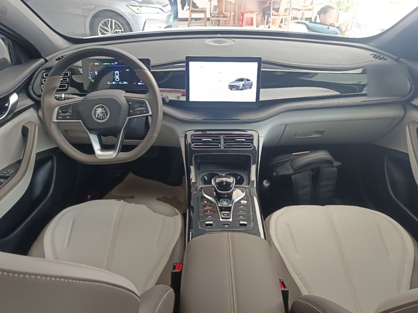 BYD Qin PLUS 2024 HONOR Edition DM-i 55KM Leading Model — снимка 12