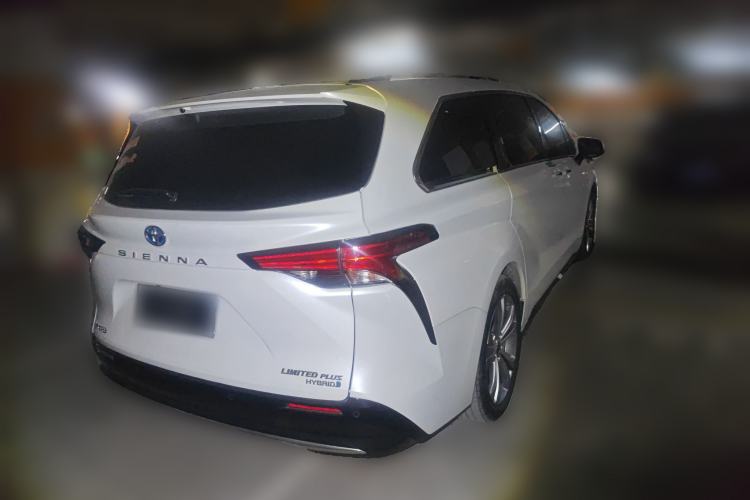 Used Toyota Sienna 2023 2.5L Hybrid Ultimate Edition
