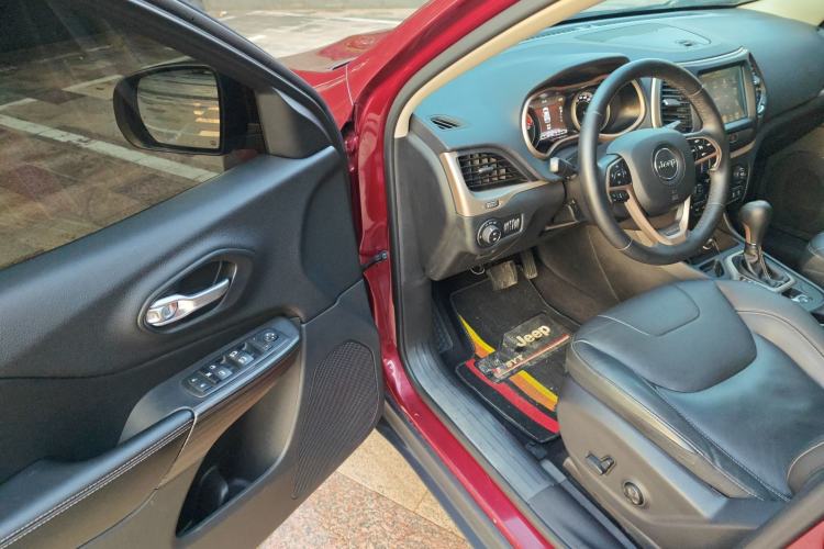 Used Jeep Cherokee 2017 2.0L Superior Edition