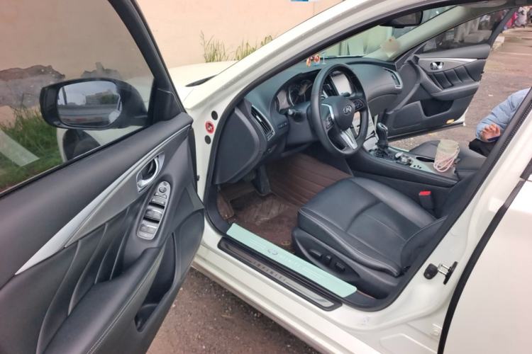 Used Infiniti Q50L 2018 2.0T Enjoyment Version China VI Standard
