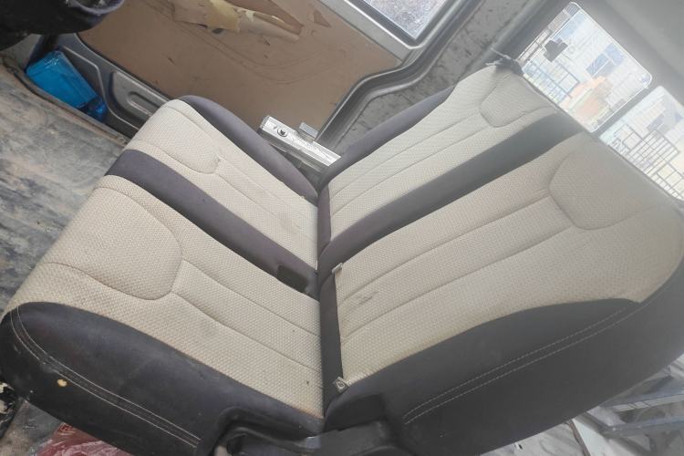 Used CHANGAN KUAYUE Xing V3 2023 1.5L Gasoline Standard Model 6-Seater Passenger Vehicle
