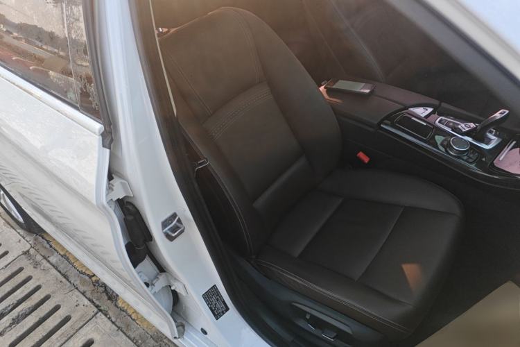 Used BMW 5 Series 2017 525Li Luxury Design Package Right Front Seat