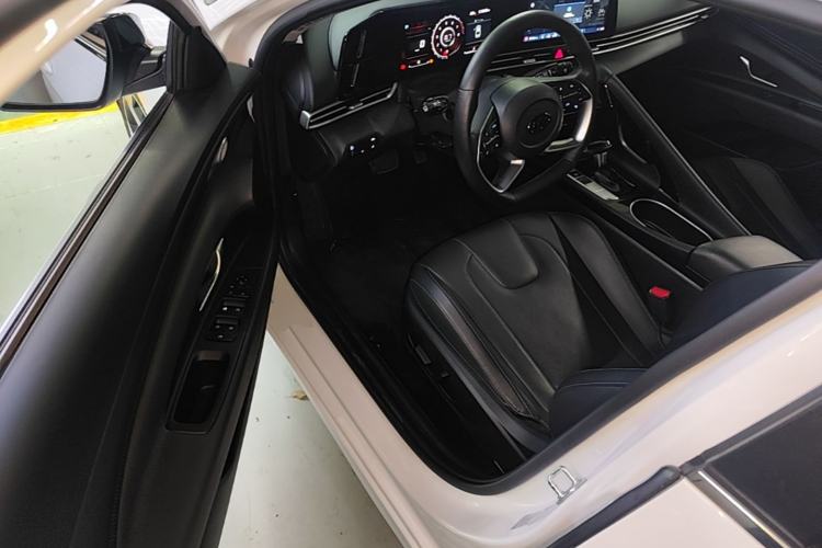 Used Hyundai Elantra 2021 1.5L CVT LUX Prestige Edition
