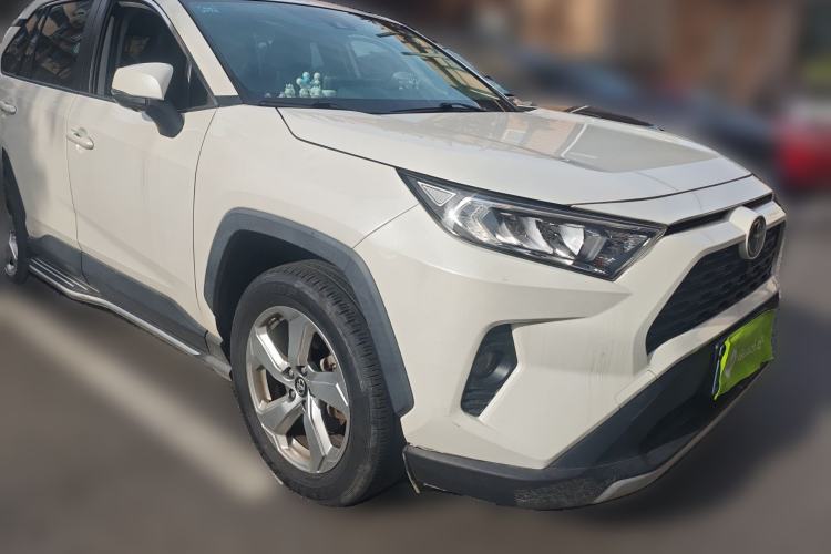 Used Toyota RAV4 2020 2.0L CVT Two-Wheel Drive Fashion Edition Front Right 45 Deg