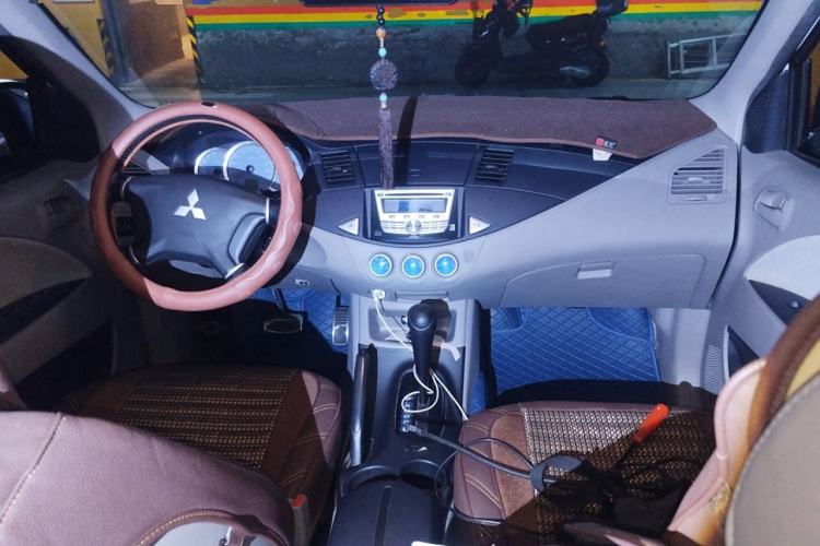 Used Mitsubishi Zinger 2011 2.0L Automatic Luxury Version