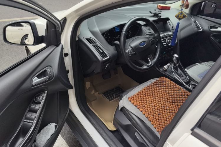 Used Ford Focus 2017 Hatchback 1.6L Automatic Fashion Edition Smart Drive Version
