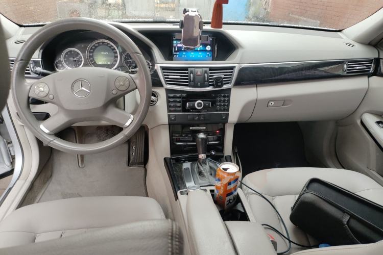 Used Mercedes-Benz E-Class 2010 E 200 CGI Elegant Model Center Console