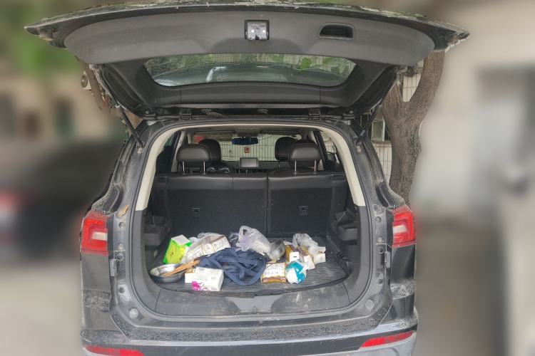 Used FORTHING Joyear X5 2017 Enjoy Series 1.6L CVT Luxury Model Trunk