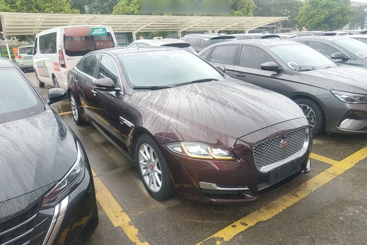 Used Jaguar XJ 2016 XJL 3.0 SC Two-Wheel-Drive Elegant Business Edition Front Right 45 Deg