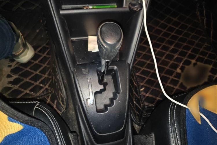 Used Toyota YARiS L Zhi Xiang 2018 1.5E CVT Champion Limited Edition Gear Lever