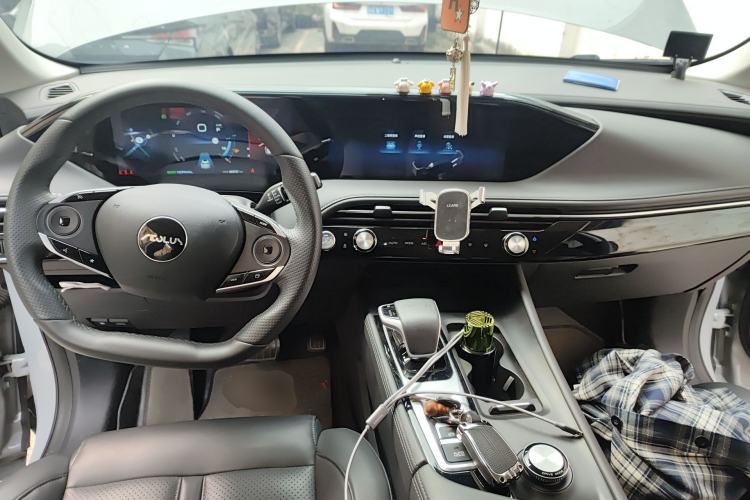 Used Dongfeng Aeolus Huge 2022 Mach Dual-Motor 1.5T MHD Dare-to-Dream Edition Center Console